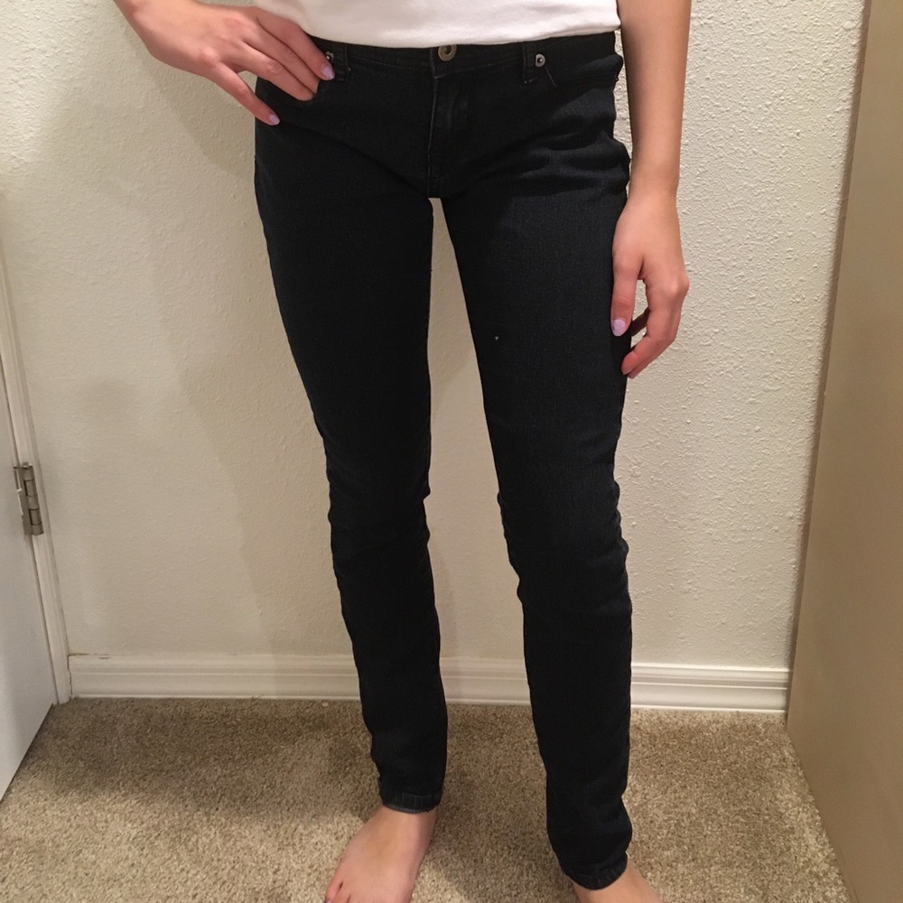 BLACK SKINNY JEANS